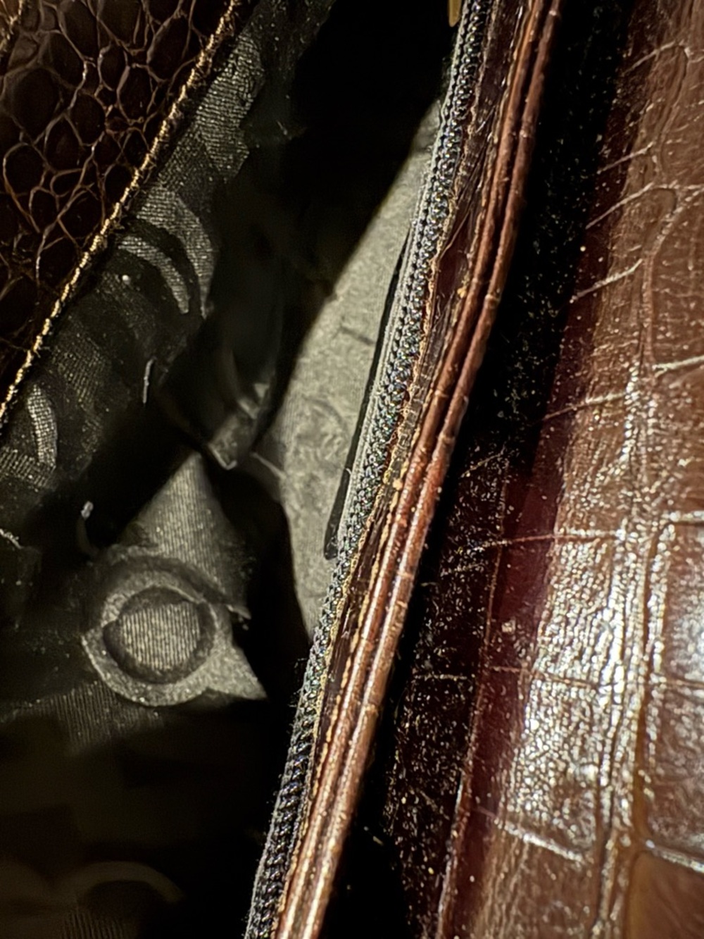 Salvatore Ferragamo Vintage Dark Brown Croc-Embossed Leather shoulder bag purse - Picture 7 of 15